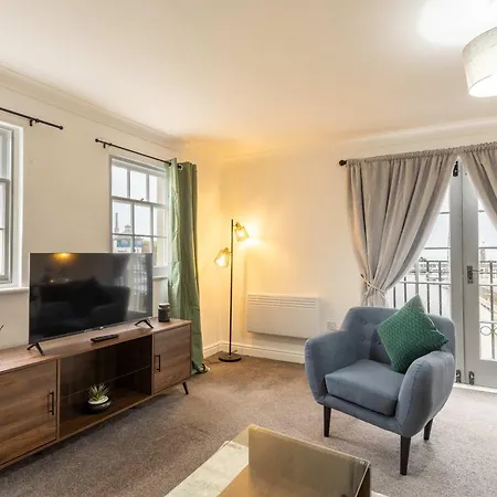 Apartment Charming 1br On Harbour With Sea Views *