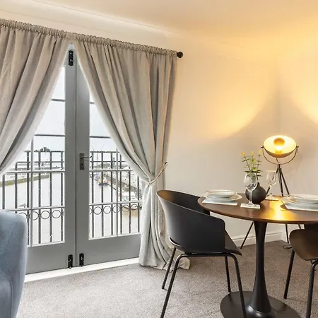 Charming 1br On Harbour With Sea Views Apartment *