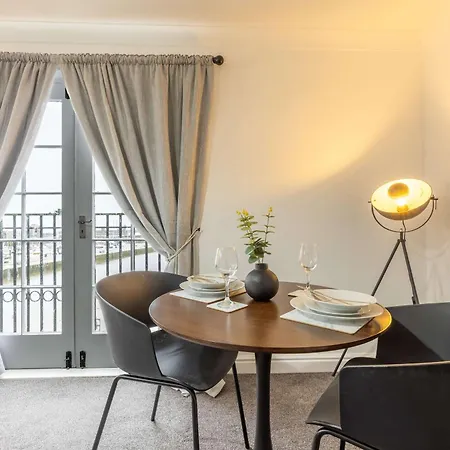 Charming 1br On Harbour With Sea Views Apartment *