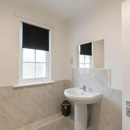 Apartment Charming 1br On Harbour With Sea Views